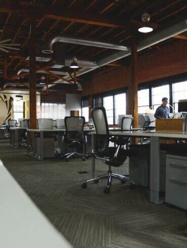 ¿Cómo deben adaptarse los espacios de trabajo a las nuevas necesidades creadas por la pandemia COVID-19?